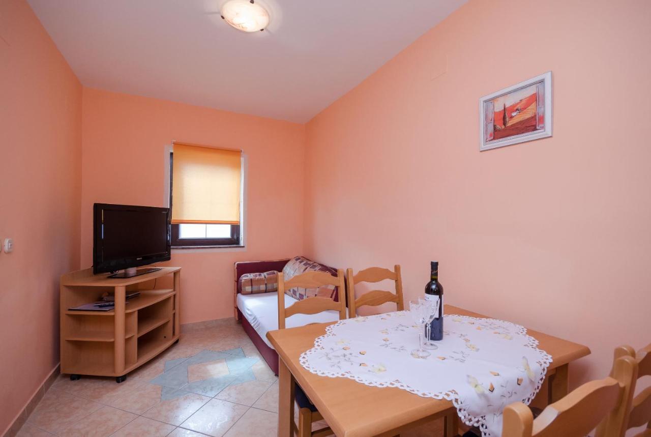Apartments Helena Lopar Luaran gambar