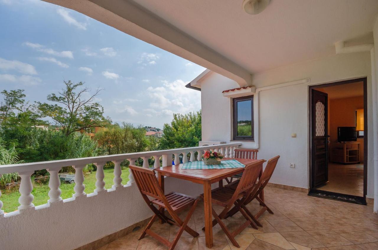 Apartments Helena Lopar Luaran gambar