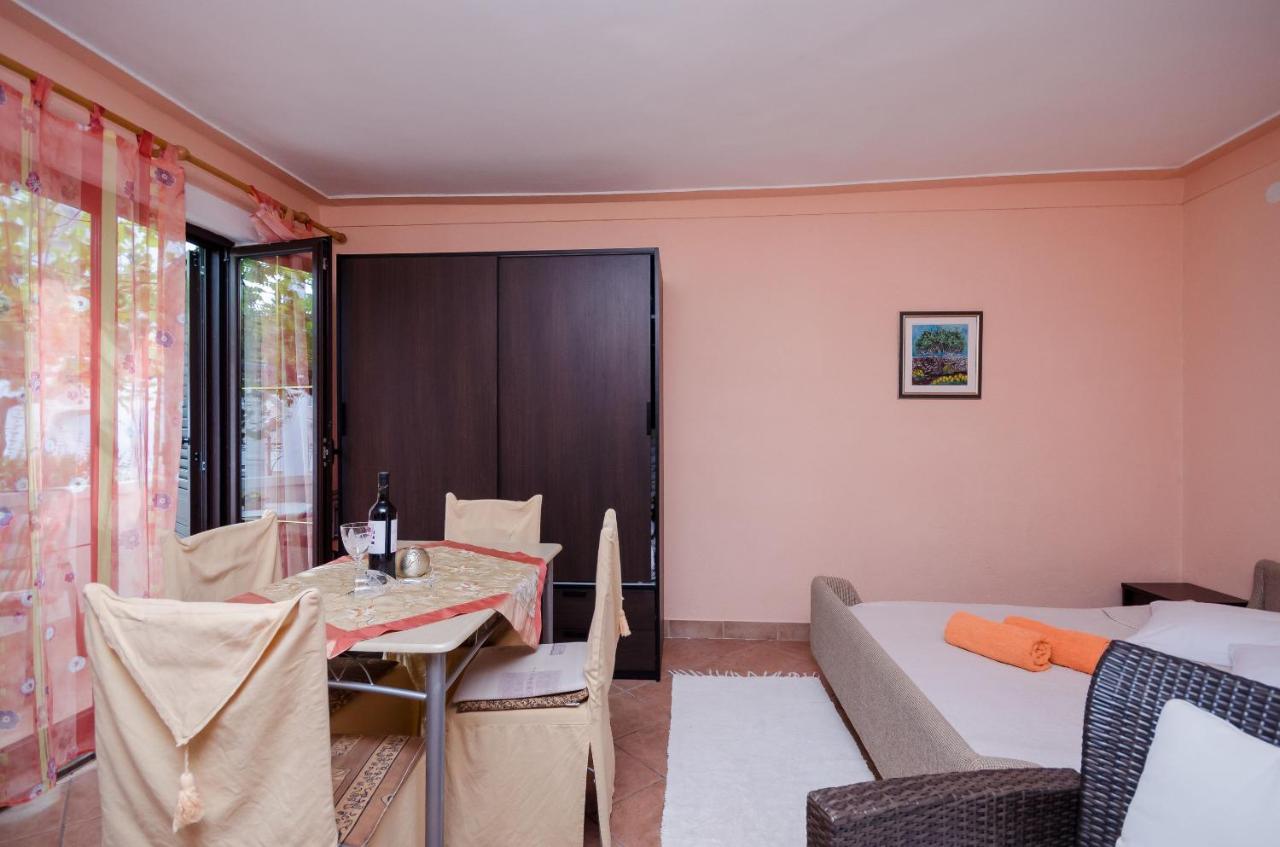 Apartments Helena Lopar Luaran gambar
