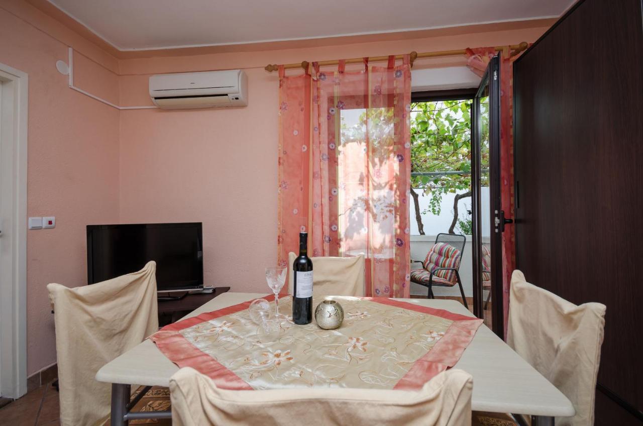 Apartments Helena Lopar Luaran gambar