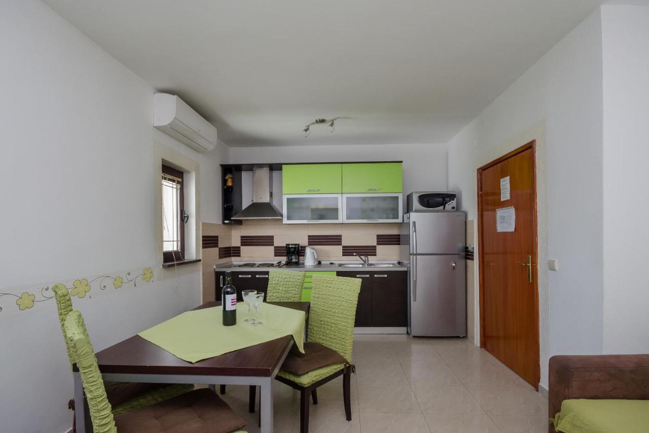 Apartments Helena Lopar Luaran gambar