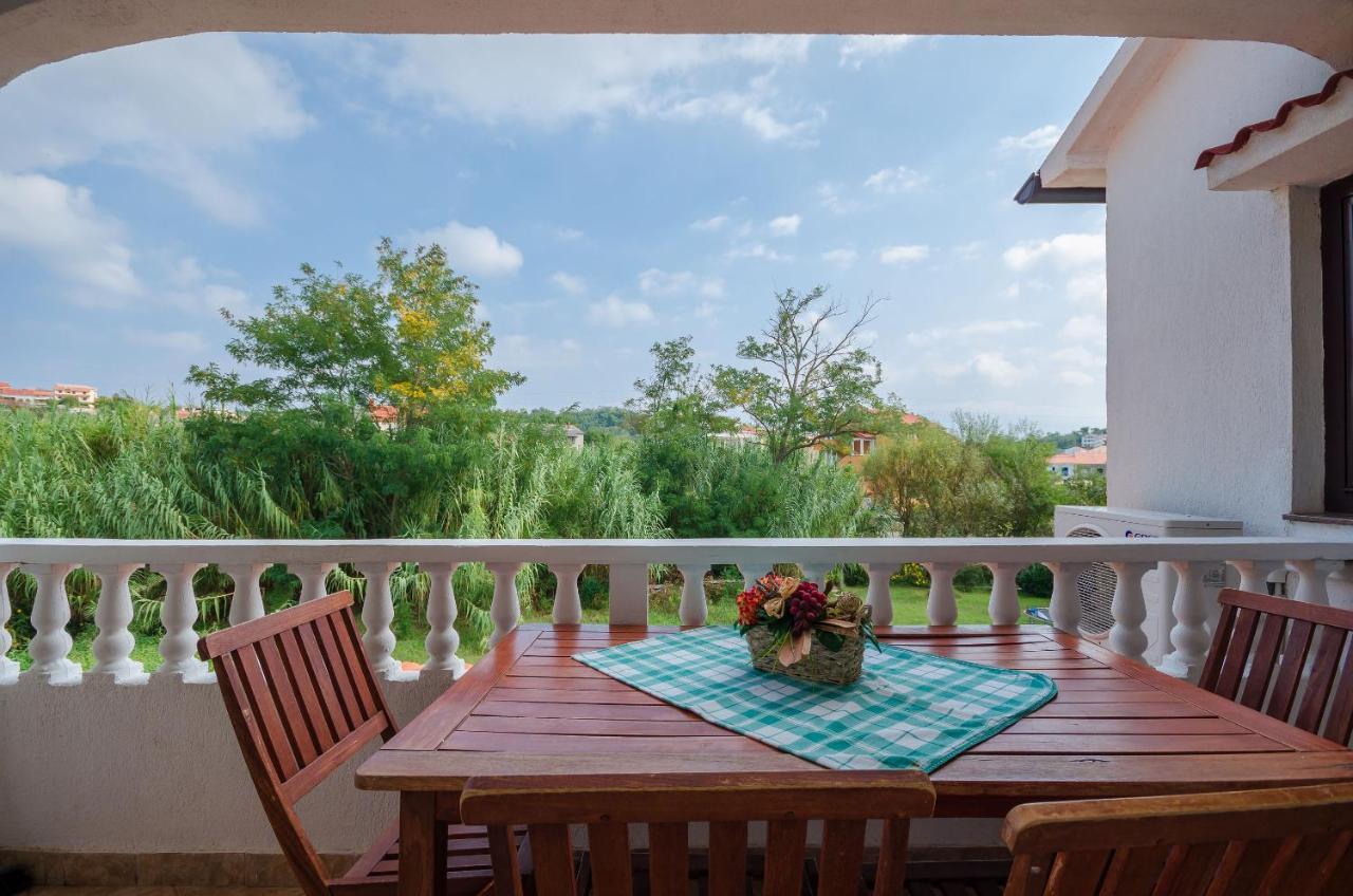 Apartments Helena Lopar Luaran gambar