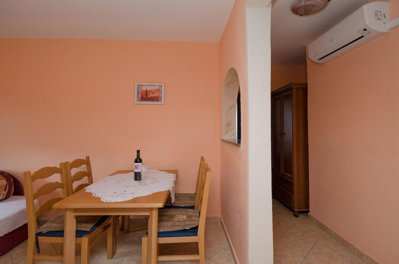 Apartments Helena Lopar Luaran gambar