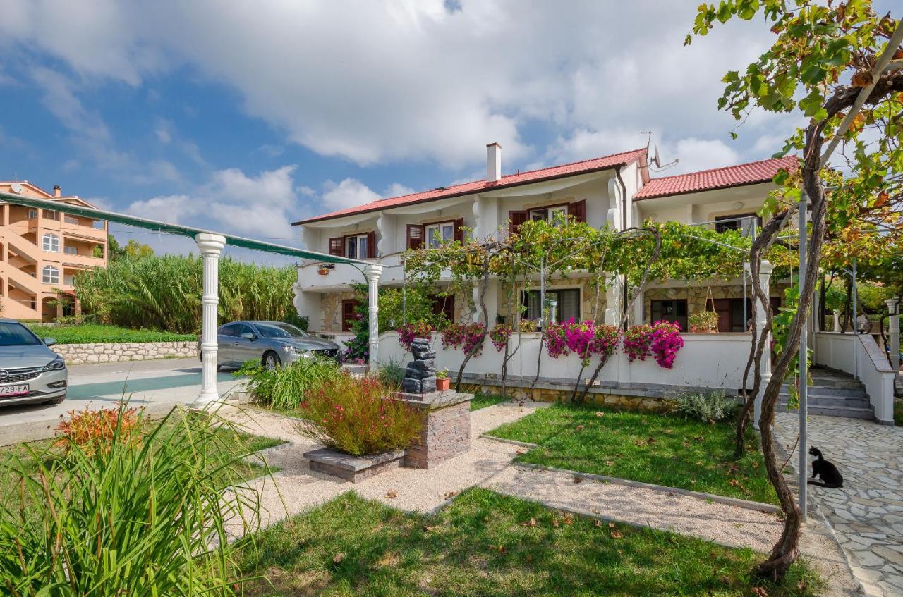 Apartments Helena Lopar Luaran gambar
